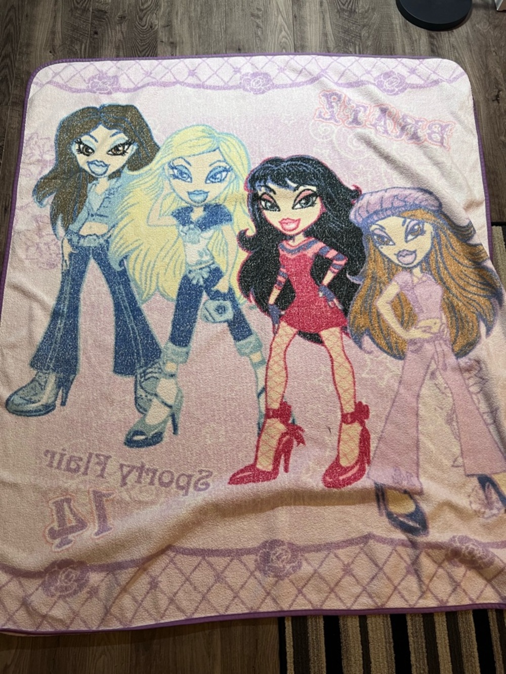 VTG Bratz Girls Pink Plush Throw Blanket - Picture 2 of 3